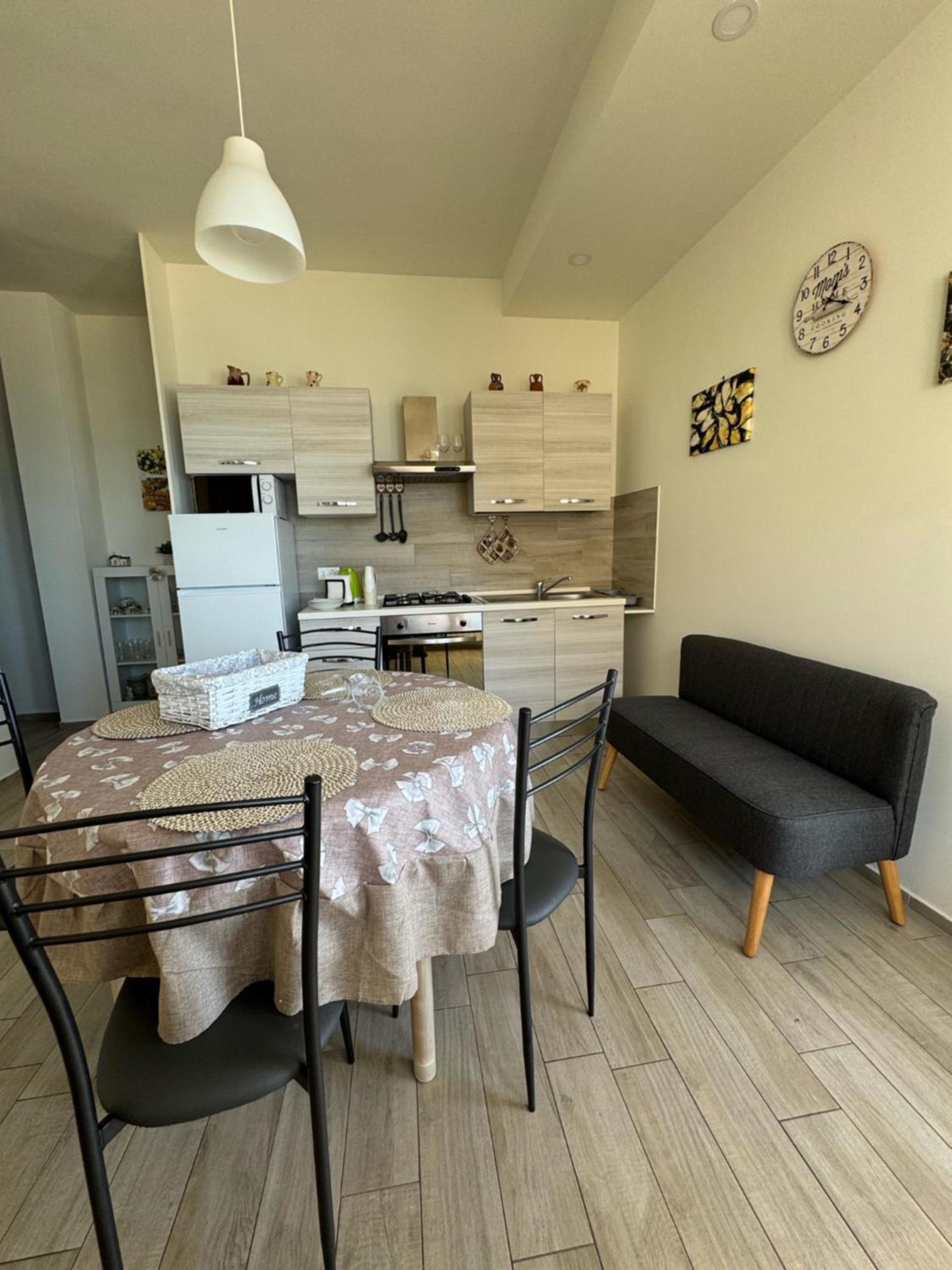 Donna Apollonia Home Holiday Monopoli Bagian luar foto